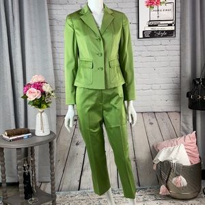 ANNE KLEIN NEW YORK Green 2pc Pant/Capris Suit Size: 6P